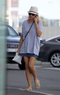 Naomi Watts feet photo thumbnail