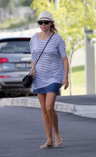 Naomi Watts feet photo thumbnail