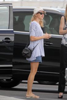 Naomi Watts feet photo thumbnail