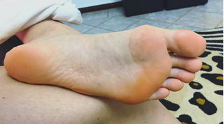Alaine Crissiê feet photo thumbnail