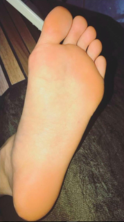 Alaine Crissiê feet photo thumbnail
