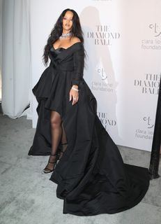 Rihanna feet photo thumbnail