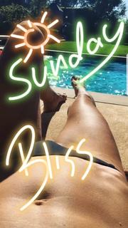 Heidi Klum feet photo thumbnail