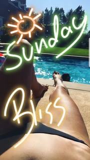 Heidi Klum feet photo thumbnail