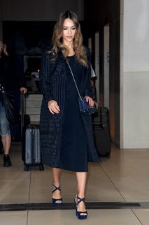 Jessica Alba feet photo thumbnail