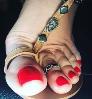 Karin Klemp feet photo thumbnail