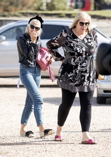 Pixie Lott feet photo thumbnail