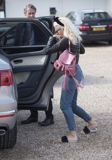Pixie Lott feet photo thumbnail