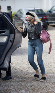Pixie Lott feet photo thumbnail