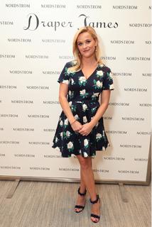 Reese Witherspoon feet photo thumbnail