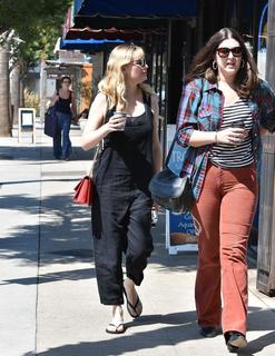 Kirsten Dunst feet photo thumbnail
