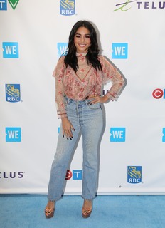 Vanessa Hudgens feet photo thumbnail