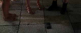 Scarlett Johansson feet photo thumbnail