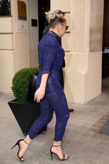 Fergie feet photo thumbnail