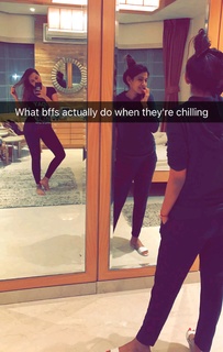 Sonakshi Sinha feet photo thumbnail