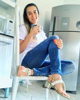 Alaine Crissiê feet photo thumbnail