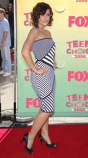 Nelly Furtado feet photo thumbnail