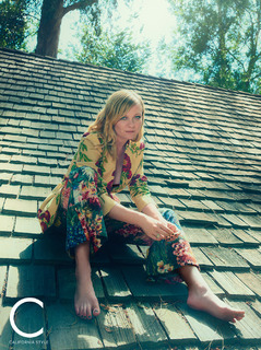 Kirsten Dunst feet photo thumbnail