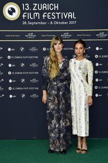 Alicia Vikander feet photo thumbnail