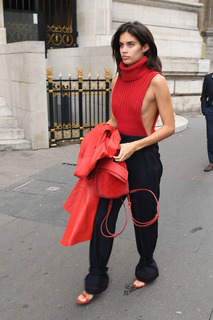 Sara Sampaio feet photo thumbnail