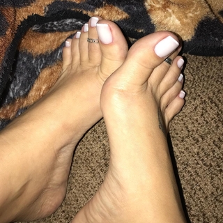 Karin Klemp feet photo thumbnail