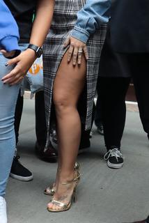 Demi Lovato feet photo thumbnail