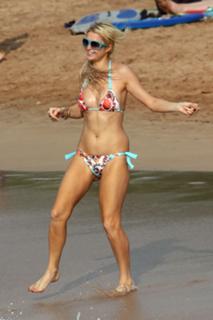 Paris Hilton feet photo thumbnail