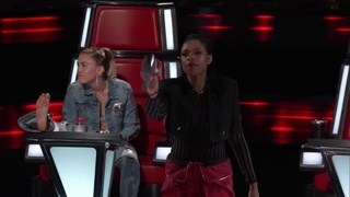 Miley Cyrus feet photo thumbnail