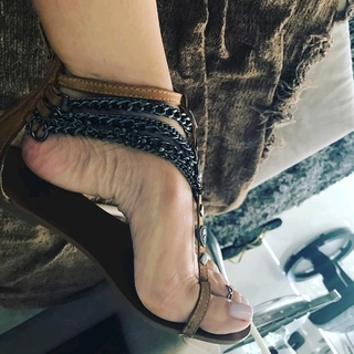Karin Klemp feet photo thumbnail