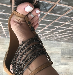 Karin Klemp feet photo thumbnail