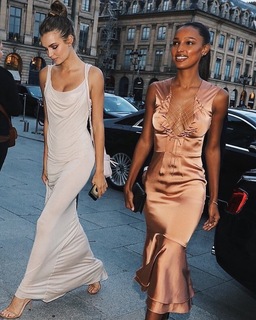 Josephine Skriver feet photo thumbnail