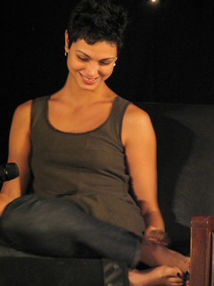 Morena Baccarin feet photo thumbnail