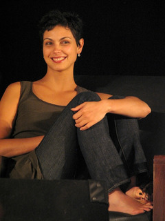 Morena Baccarin feet photo thumbnail