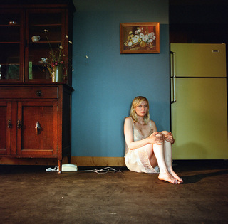 Kirsten Dunst feet photo thumbnail