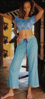 Tyra Banks feet photo thumbnail