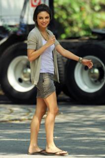 Mila Kunis feet photo thumbnail