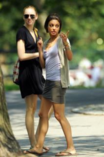 Mila Kunis feet photo thumbnail