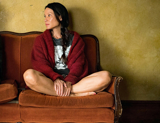Lucy Liu feet photo thumbnail