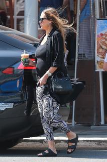 Jessica Alba feet photo thumbnail