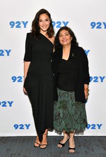 Gal Gadot feet photo thumbnail
