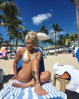 Karol G feet photo 1