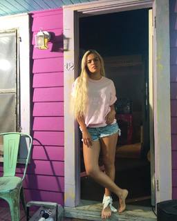 Karol G feet photo 3