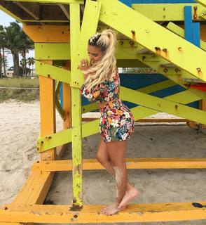 Karol G feet photo 5