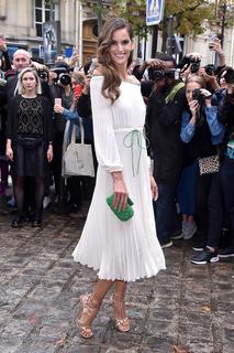 Izabel Goulart feet photo thumbnail