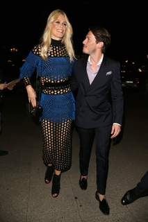 Claudia Schiffer feet photo thumbnail