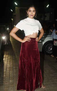 Pooja Hegde feet photo thumbnail