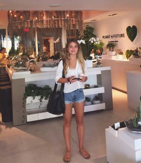 Vale Genta feet photo thumbnail