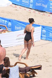 Anna Popek feet photo thumbnail