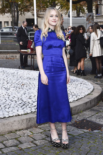 Dakota Fanning feet photo thumbnail