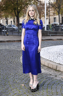 Dakota Fanning feet photo thumbnail